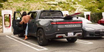 A Tesla Fanatic Said He Called The Cops On A Rivian Driver For Using A Supercharger Station