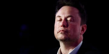 Tesla Investors Pissed At Elon Musk For Being A ‘Part Time’ CEO